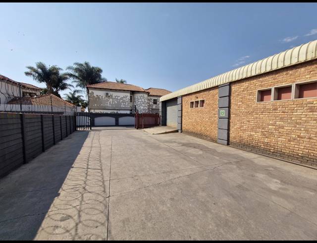 900M² RETAIL TO LET IN BARDENE